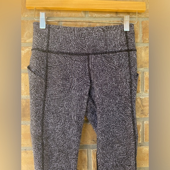 Lululemon Pace Rival Crop with pockets Sz 2, Scatter Grey Black - Picture 6 of 8
